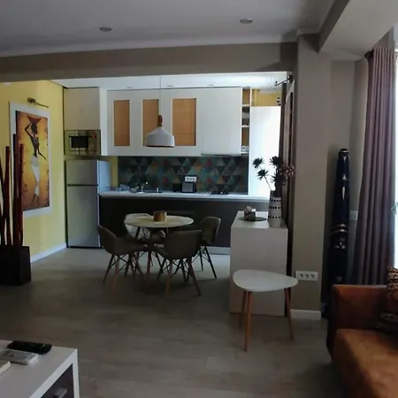 Mira Residence Apart & Penthouse Navodari Exterior photo