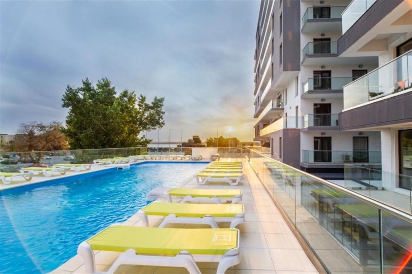 Mira & Penthouse Apartment Năvodari