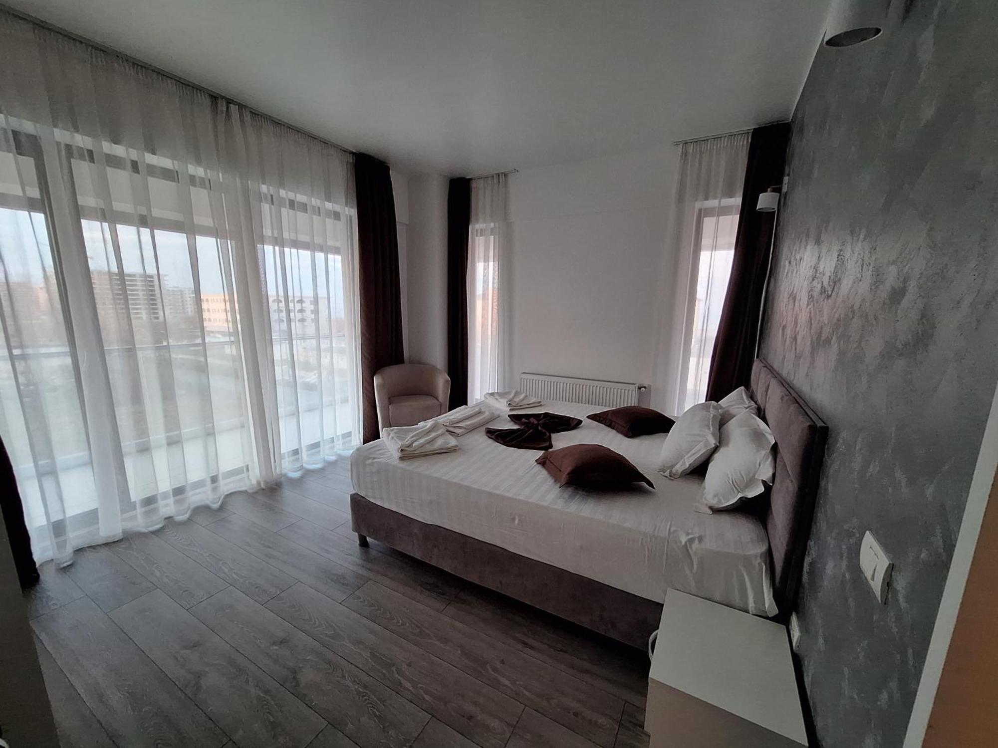 Mira & Penthouse Apartment Năvodari